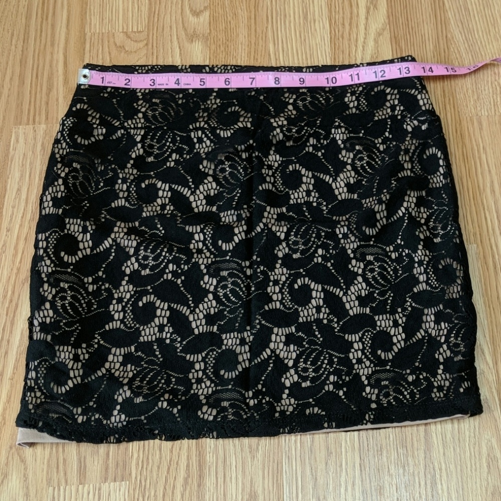 Cotton On skirt - Picture 3 of 6